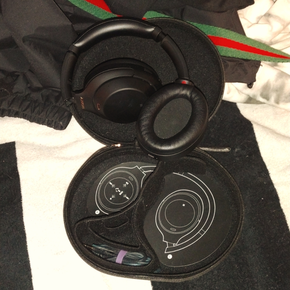 Sony wireless noise cancelling headphones